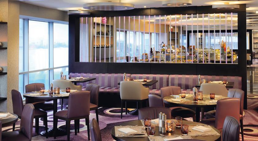 Mövenpick Hotel West Bay Doha Exteriör bild The interior of the restaurant