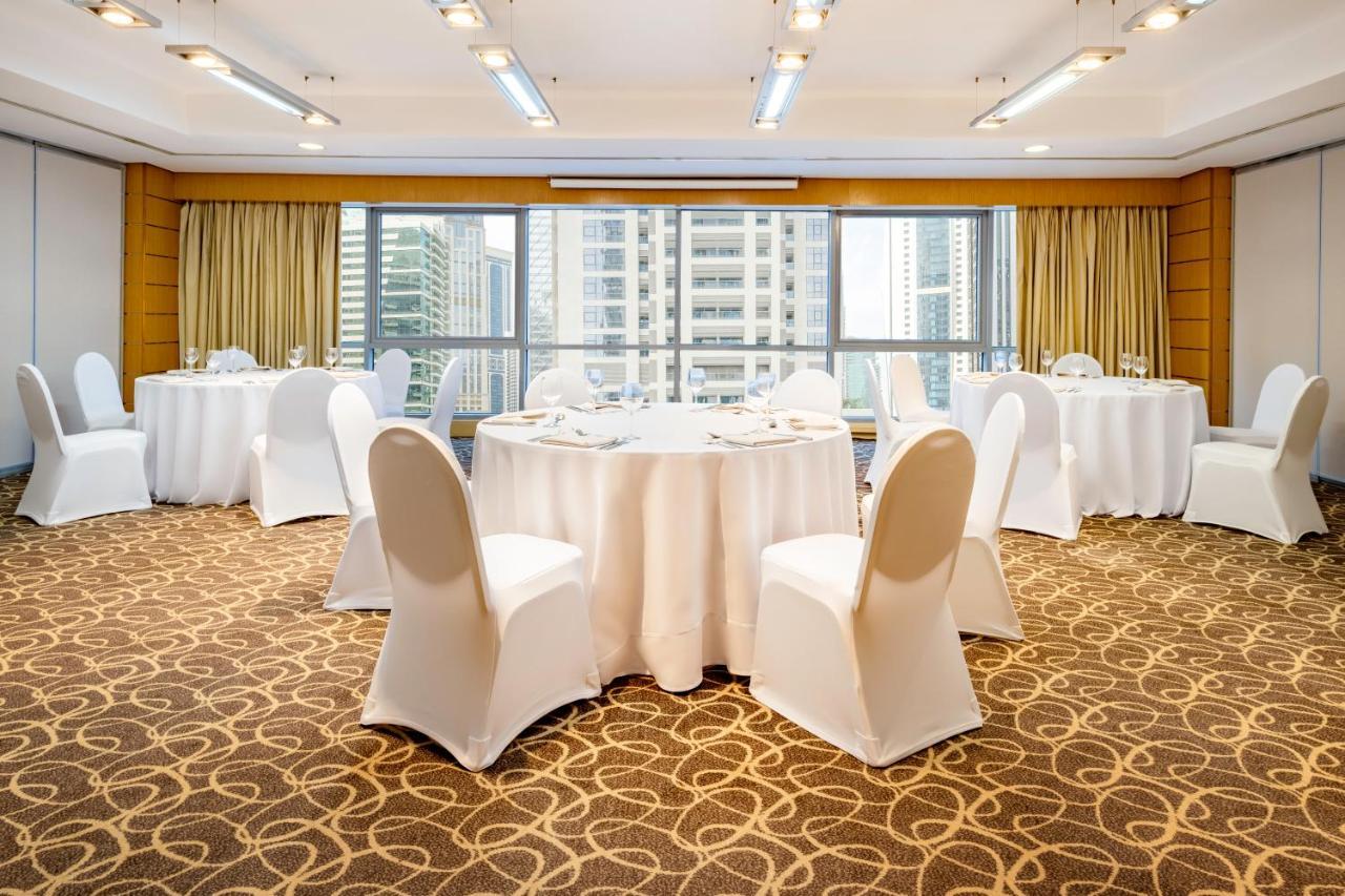 Mövenpick Hotel West Bay Doha Exteriör bild Meeting room