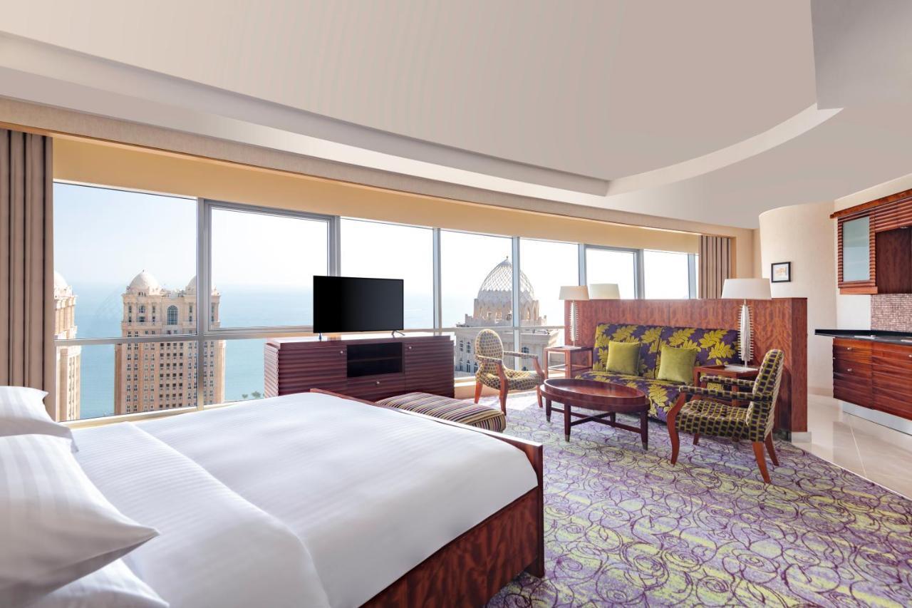 Mövenpick Hotel West Bay Doha Exteriör bild A guest room at the hotel
