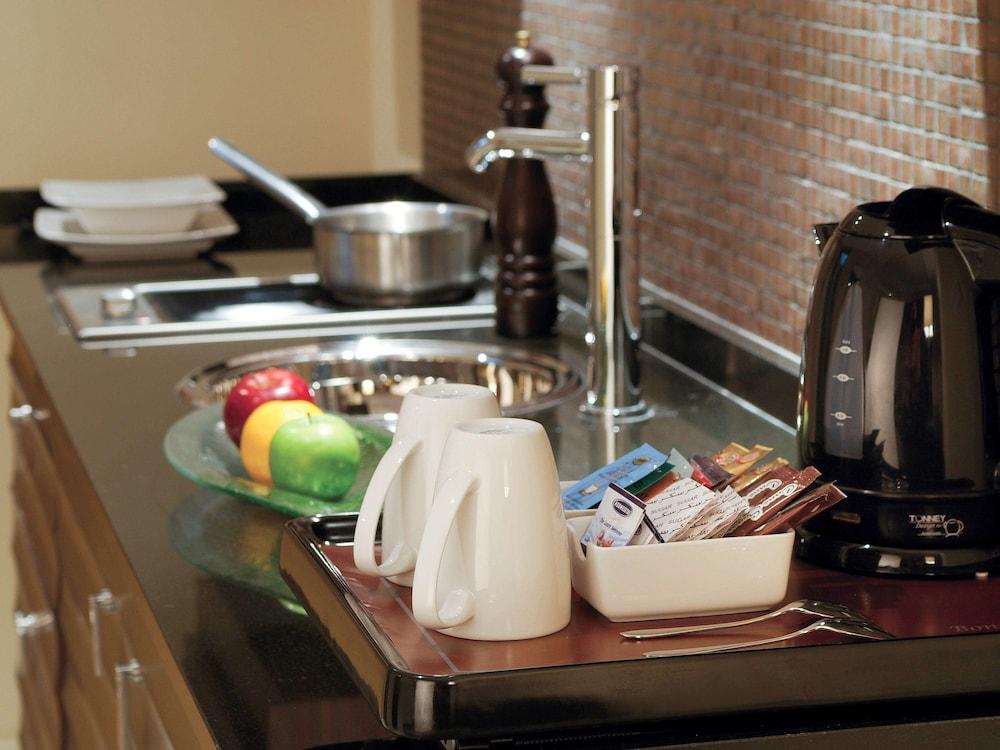 Mövenpick Hotel West Bay Doha Exteriör bild A kitchen in a serviced apartment