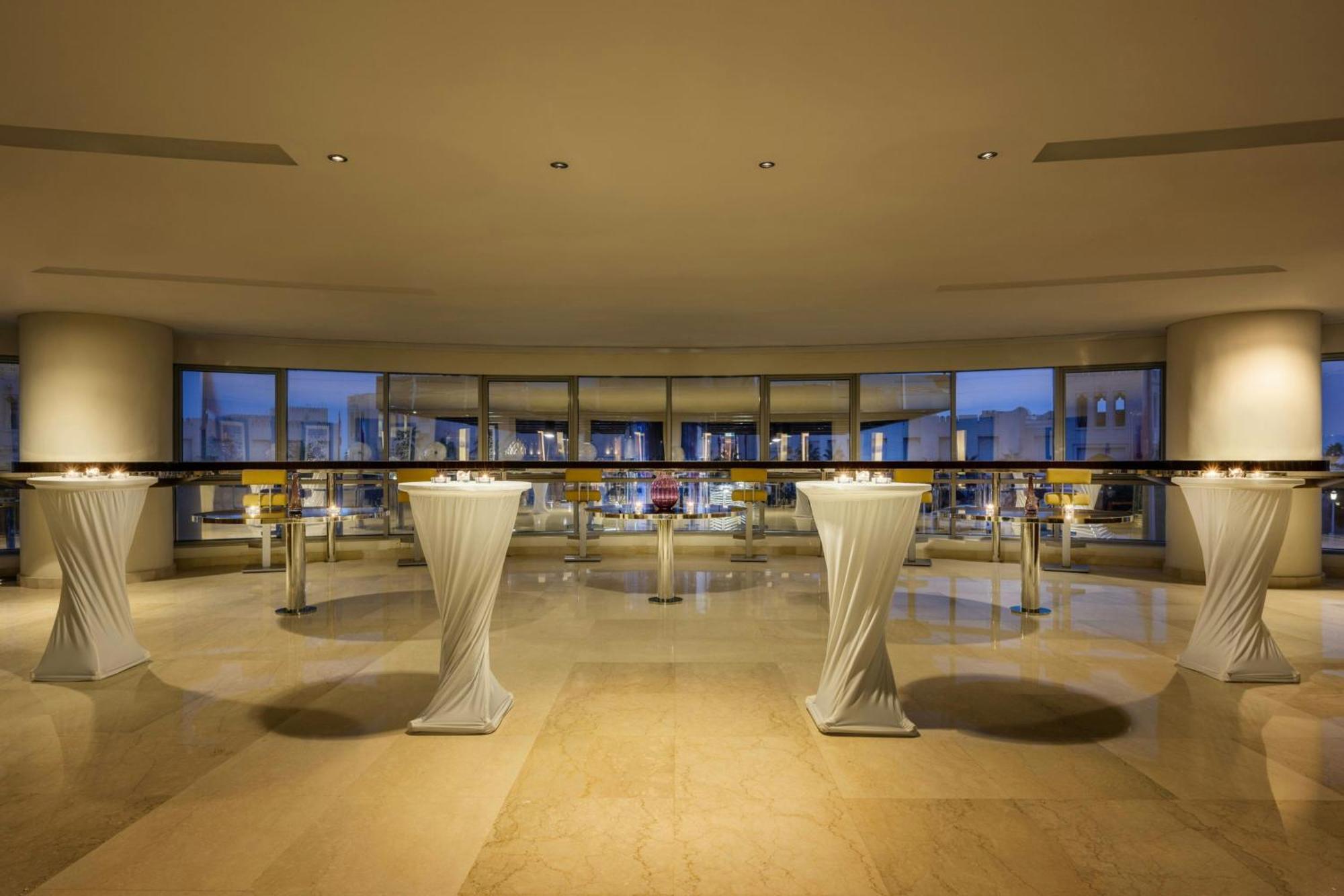 Mövenpick Hotel West Bay Doha Exteriör bild The lobby