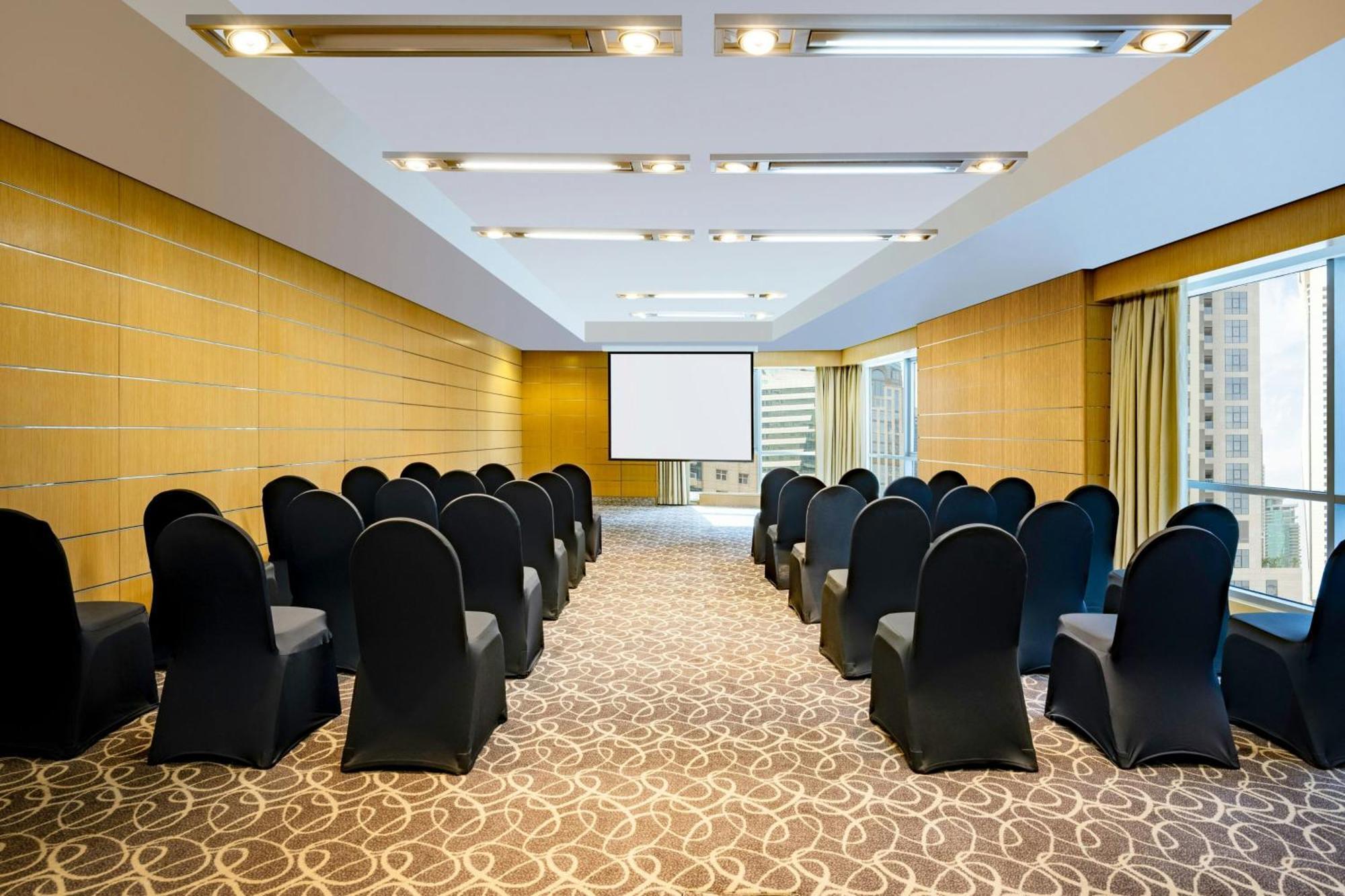 Mövenpick Hotel West Bay Doha Exteriör bild Meeting room