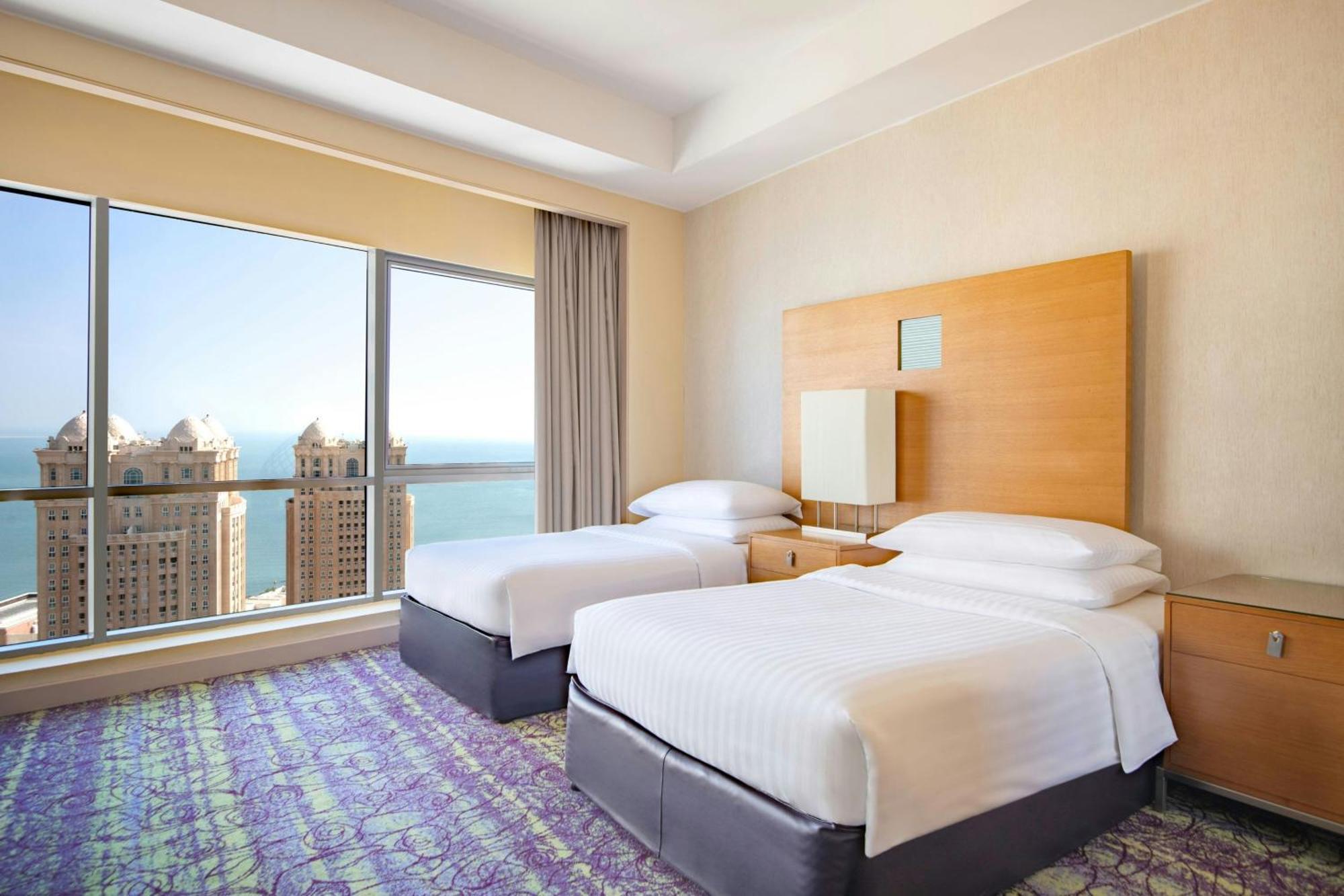 Mövenpick Hotel West Bay Doha Exteriör bild A guest room at the Atlantis, The Royal