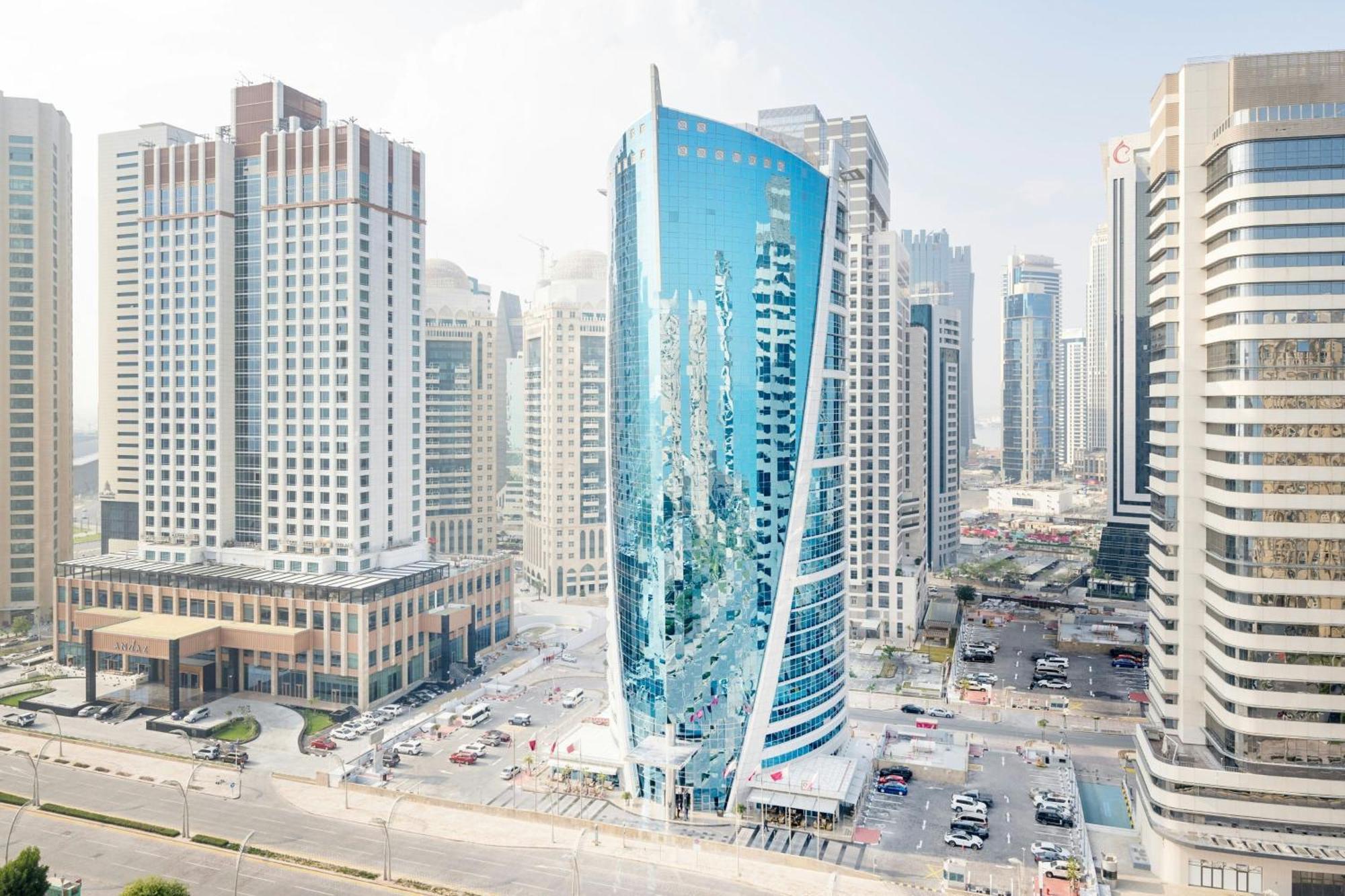 Mövenpick Hotel West Bay Doha Exteriör bild The hotel in 2015
