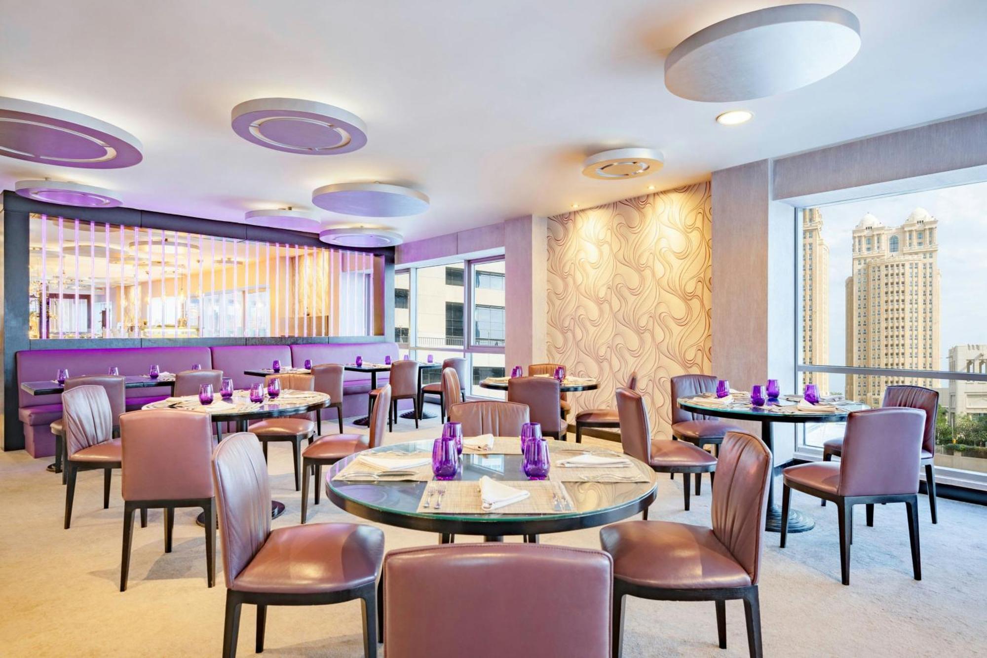 Mövenpick Hotel West Bay Doha Exteriör bild The restaurant