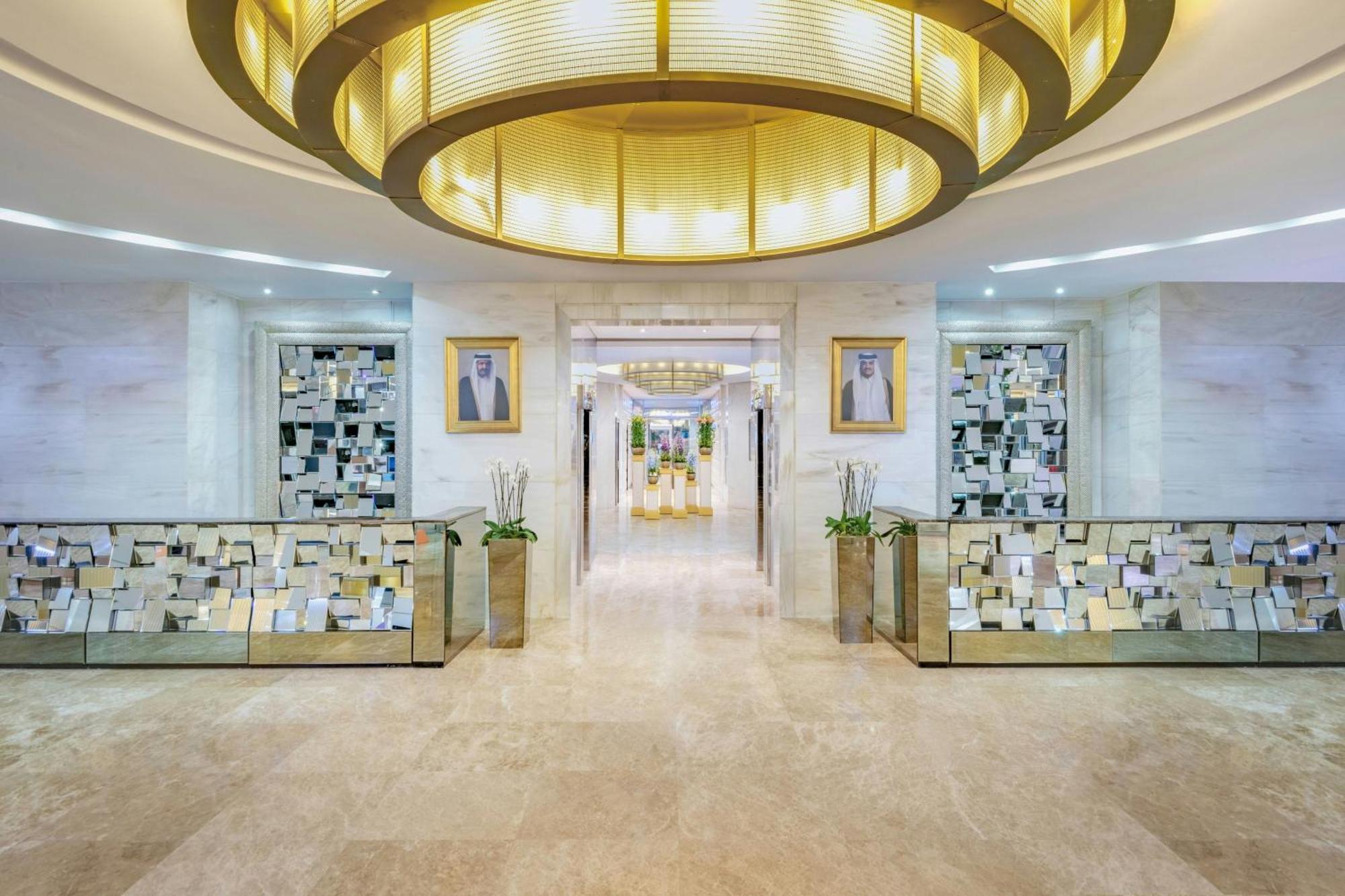 Mövenpick Hotel West Bay Doha Exteriör bild Lobby